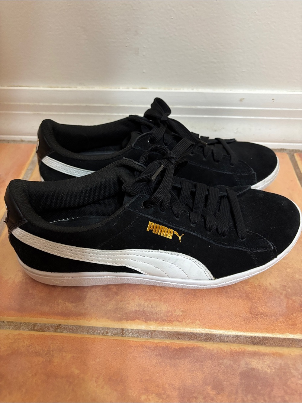 Puma Vicky Black Suede Sneakers with White Stripe SZ 8.5